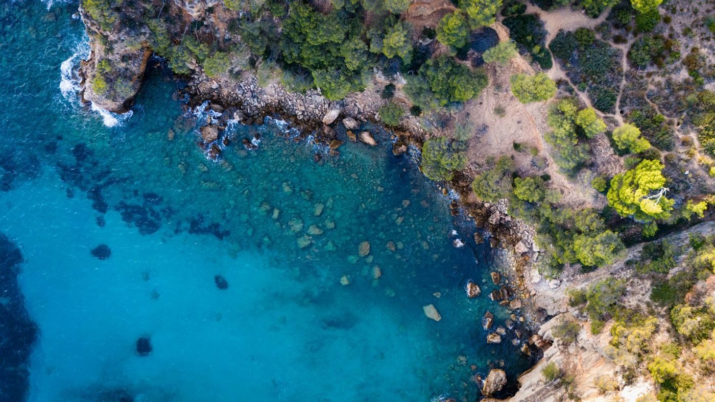 Vue aérienne de la côte de Marseille et de ses eaux turquoise